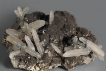 Андрадит (гранат) с кварцем - «globural.ru» - Можайск